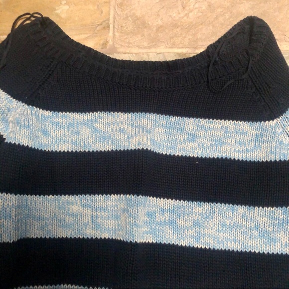 Classic AE Sweater - Picture 4 of 5